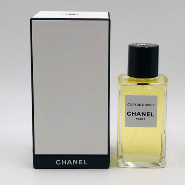 شنل کویر د روسی ادو پرفیوم زنانه (Chanel Cuir de Russie Eau de Parfum)، یکی از عطرهای چرمی کلکسیون Les Eaux De Chanel است.