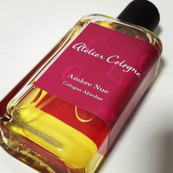 عطر ادکلن آتلیه کلون امبر نو زنانه و مردانه (Atelier cologne Ambre Nue)، یکی از محبوب ترین عطرهای برند آمریکایی اتلیه کلون است
