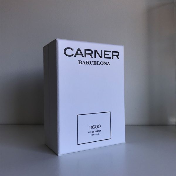 عطر ادکلن کارنر بارسلونا دی ۶۰۰ زنانه و مردانه (Carner Barcelona D600)، در سال ۲۰۱۰ توسط برند اسپانیایی کارنر بارسلونا تولید شد.