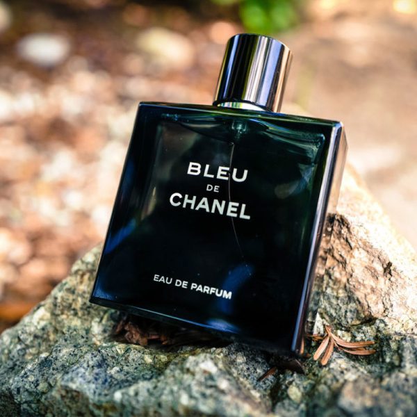 بلو شنل ادو پرفیوم: عطر خنک و تلخ در گروه بویایی چوبی معطر