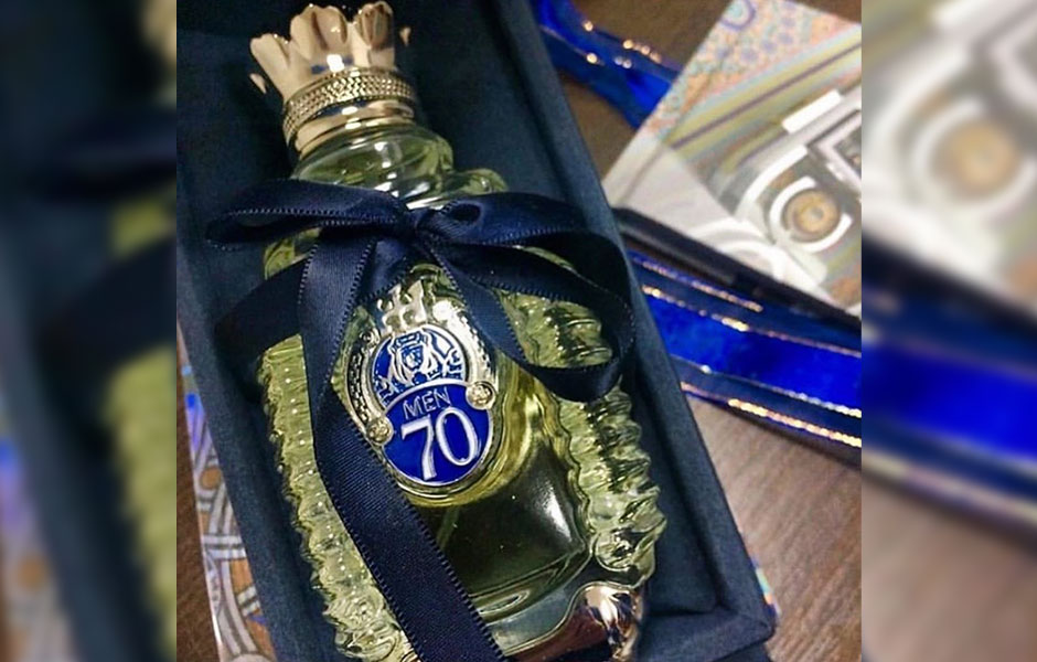 عطر شیک شماره ۷۰ از برند شیخ یک عطر معتدل و شیرین است؛ با این وجود رایحه ای عربی و سنگین ندارد.